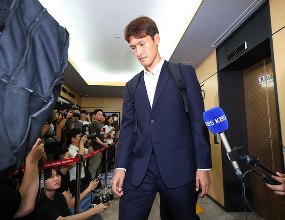 Ulsan Hyundai's Park Yong-woo attends the K League's disciplinary meeting at the Korea Football Association House in Jongno District, central Seoul on Thursday. [YONHAP]