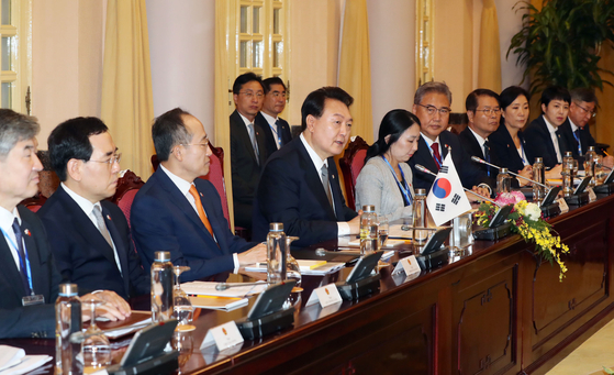 President Yoon Suk Yeol, center, speaks during a summit in Vietnam on Friday. Finance Minister Choo Kyung-ho and Industry Minister Lee Chang-yang are also in attendance. [YONHAP]