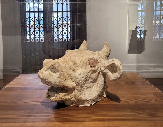 Kwon Jin Kyu's ″White Bull″ inspired by Lee Jung-seob's bull paintings. [MOON SO-YOUNG]