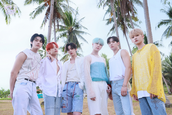 WEi's concept photos for "Love Pt.3 : Eternally" [OUI ENTERTAINMENT]