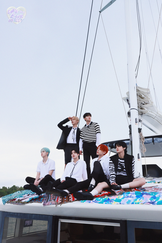 WEi's concept photos for "Love Pt.3 : Eternally" [OUI ENTERTAINMENT]