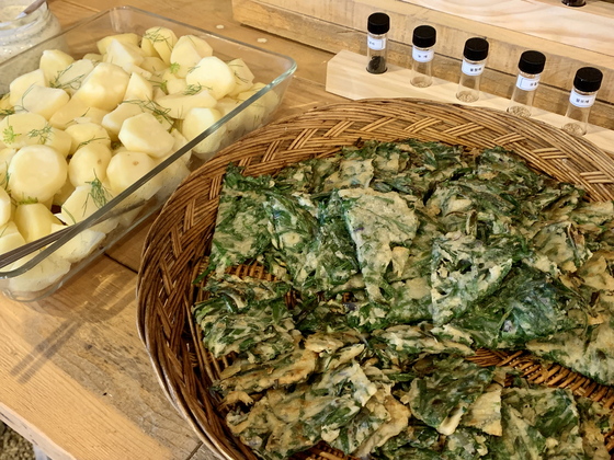 Jeon or Korean pancakes made with flour from locally grown wheat at the wheat festival. [LEE JIAN]
