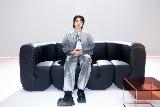  BTS's Jungkook dropped his first solo single ″Seven″ on Friday [BIGHIT MUSIC]