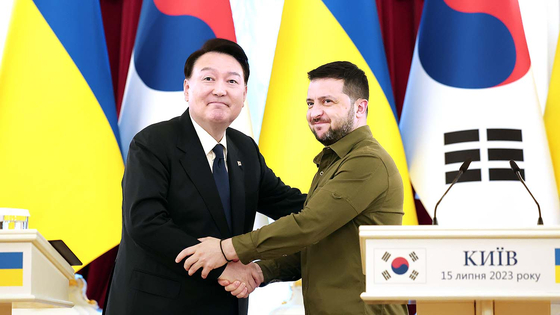 Korean President Yoon Suk Yeol, left, shakes hands with Ukrainian President Volodymyr Zelensky after their joint press conference at the Mariinsky Palace, the official presidential residence, in Kyiv on Saturday. [PRESIDENTIAL OFFICE]