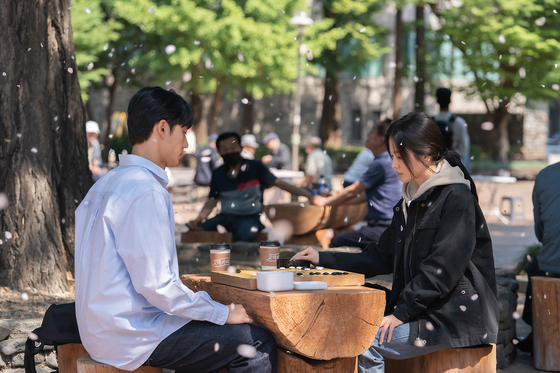 Actors Song Hye-kyo, right, and Lee Do-hyun in ″The Glory.″ [NETFLIX]