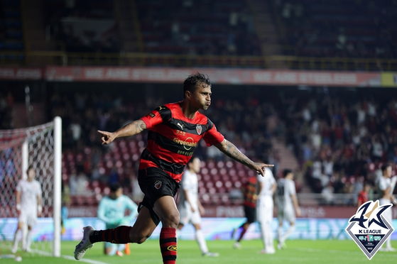 The Pohang Steelers' Wanderson celebrates scoring a goal against Jeju United during a K League game at Pohang Steelyard in Pohang, North Gyeongsang on Sunday. [YONHAP] 