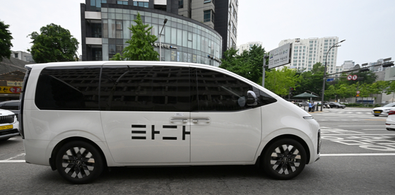 A Tada vehicle on the street of Jung District, central Seoul, on June 1 [NEWS1]