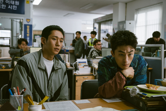 Jung Hae-in, left, and Koo Kyo-hwan play Jun-ho and Ho-yul, members of an arresting team in the Netflix series ″D.P.″ [NETFLIX] 