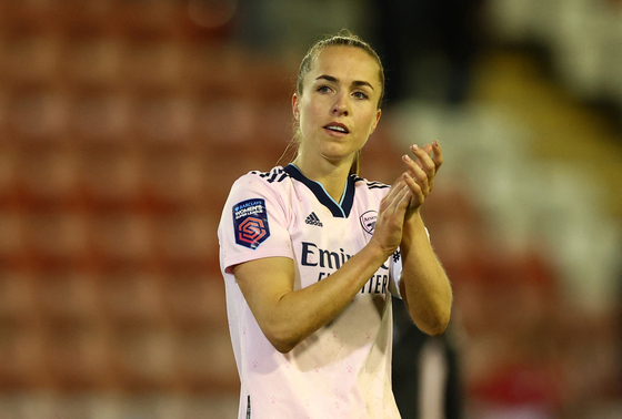 Arsenal's Lia Walti applauds fans after a game against Manchester United on April 19.  [REUTERS/YONHAP]