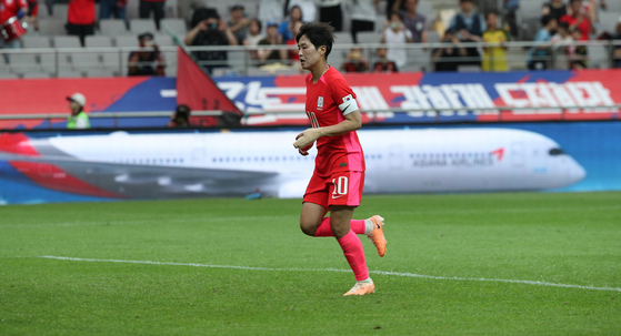 Korea's Ji So-yun scores a penalty against Haiti during a friendly at Seoul World Cup Stadium in central Seoul on July 8.  [NEWS1]