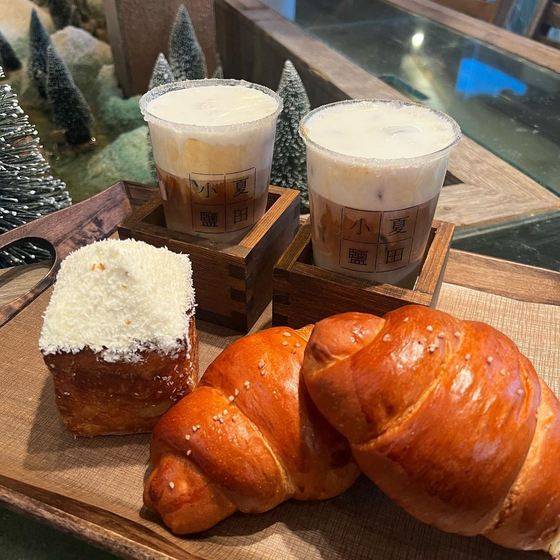 Soha Salt Pond's salt bread and coffee that comes with salt on the rim of the cup. The cream on top of the coconut cream pastry is also shaped like a pile of salt. [SOHA SALT POND]