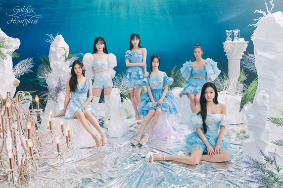 Oh My Girl's concept photo for "Golden Hourglass" [WM ENTERTAINMENT]
