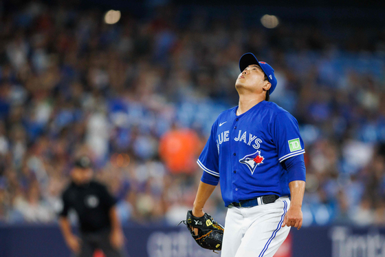Ryu Hyun-jin of the Toronto Blue Jays watches a hit fly over his head in the first inning of an MLB game against the Baltimore Orioles at Rogers Centre on in Toronto on Tuesday.  [AFP/YONHAP]