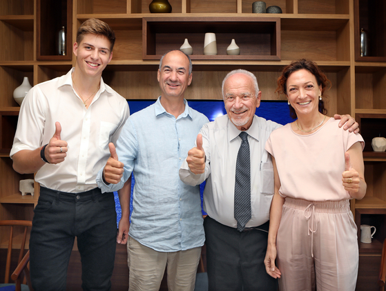 Relatives of the late Greek veterans who fought in the 1950-53 Korean War pose for a photo during an interview with the Korea JoongAng Daily in Busan. From left: Sokratis Boutsikaris, grandson of the late Greek veteran Socratis Boutsikaris, Dimitrios Chaudros, son of Theodoros Chaudros, Dimitrios Matsoukas and Panagiota Matsoukas, brother and niece of late veteran George Matsoukas [PARK SANG-MOON]