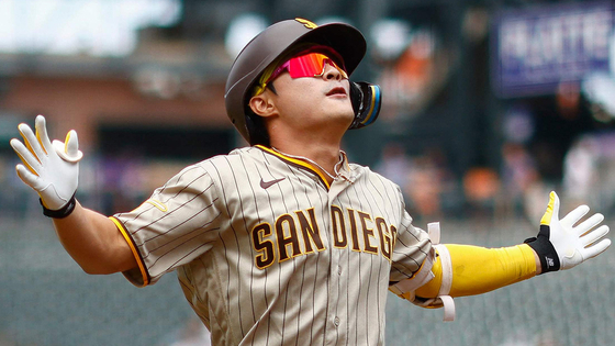 Kim Ha-Seong of the San Diego Padres celebrates after hitting a solo home run to lead-off the game in the first inning against the Colorado Rockies at Coors Field on in Denver, Colorado on Wednesday. [AFP/YONHAP]