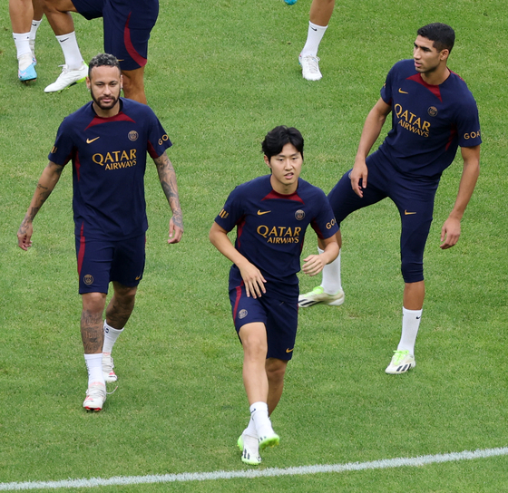 From left: Paris Saint-Germain's Neymar, Lee Kang-in and Achraf Hakimi train at Busan Asiad Stadium in Busan on Wedneday ahead of Thursday's preseason game against Jeonbuk Hyundai Motors. [YONHAP]