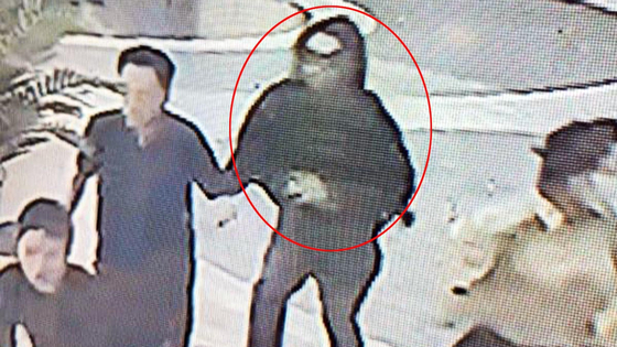 Choi Won-jong, encircled in red, runs after civilians at a shopping mall in Bundang, Gyeonggi, last Thursday in a stabbing rampage that killed one and injured 13. [SCREEN CAPTURE OF CCTV FOOTAGE] 