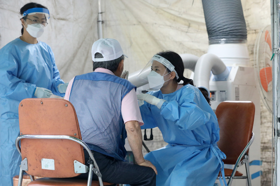 A resident of Daegu gets tested for Covid-19 at a test center in the southern city on Monday. [NEWS1] 