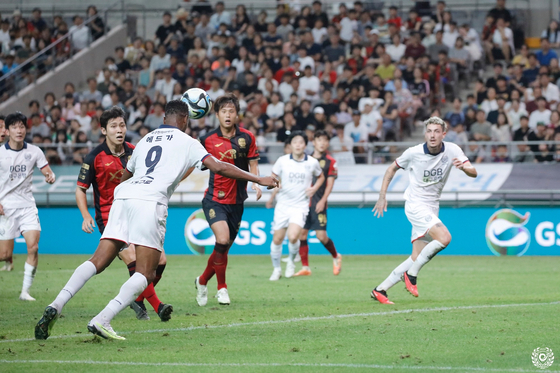 Daegu FC's Edgar Silva heads the ball during a K League game against FC Seoul at Seoul World Cup Stadium in western Seoul in a photo shared on Daegu's official Facebook account on Sunday. [SCREEN CAPTURE]