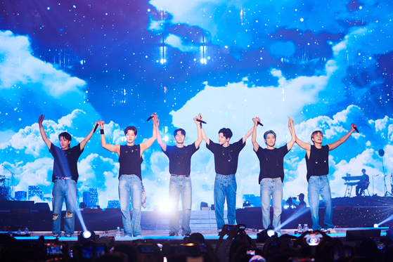 Boy band Infinite held its ″Comeback Again″ concert on Saturday and Sunday at the KSPO Dome, Songpa District, southern Seoul. It was the boy band's first concert in seven years [INFINITE COMPANY] 