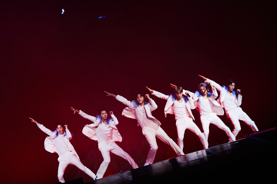 Boy band Infinite held its ″Comeback Again″ concert on Saturday and Sunday at the KSPO Dome, Songpa District, southern Seoul. It was the boy band's first concert in seven years [INFINITE COMPANY] 
