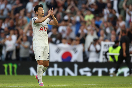 Tottenham Hotspur captain Son Heung-min celebrates at the end of a Premier League match against Manchester United at Tottenham Hotspur Stadium in London on Saturday. Spurs won the game 2-0, the first win for the North London side since Son was handed the captain's armband to kick off the 2023-24 season. Spurs previously drew their opening game 2-2 against Brentford.  [AFP/YONHAP]
