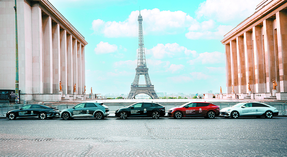 Hyundai Motor operates its electric vehicles wrapped with Busan expo logo at the Bureau International des Expositions’ general assembly in Paris, France. [HYUNDAI MOTOR]
