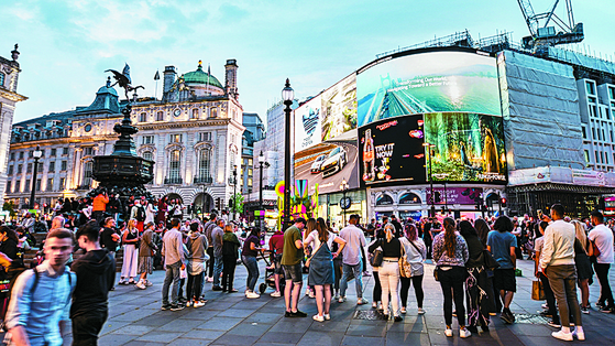 Samsung Electronics puts up advertisement board of the Busan expo at the Piccadilly Circus in London [SAMSUNG ELECTRONICS]