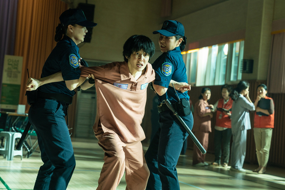 Ko Hyun-jung plays protagonist Mo-mi after she has served 10 years in prison in the Netflix series ″Mask Girl″ [NETFLIX]