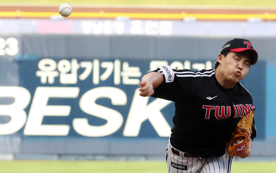 LG Twins starter Im Chan-kyu pitches in the first inning of a game against the NC Dinos at Changwon NC Park in Changwon, South Gyeongsang on Sunday.  [YONHAP]
