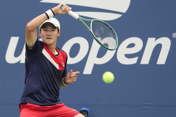 Kwon Soon-woo returns a shot to Christopher Eubanks during the first round of the U.S. Open on Monday in New York. [AP/YONHAP]