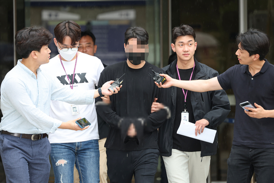 Shin Woo-jun, a 29-year-old assailant in the ″Apgujeong Rolls-Royce driver″ case, exits Seoul Central District Court in Seocho District, southern Seoul, on Aug. 11. [YONHAP]