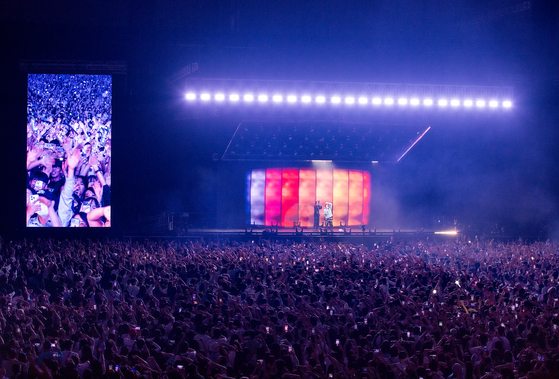 More than 15,000 fans are in attendance at Lauv's concert at the KSPO Dome in Songpa District, southern Seoul, on Tuesday. [LIVE NATION KOREA]