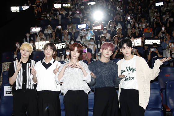 Boy band Tomorrow X Together [NEWS1]