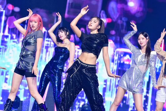 Girl group H1-KEY performs during the group's press showcase held Wednesday ahead of the release of its second EP ″Seoul Dreaming.″ [GLG]
