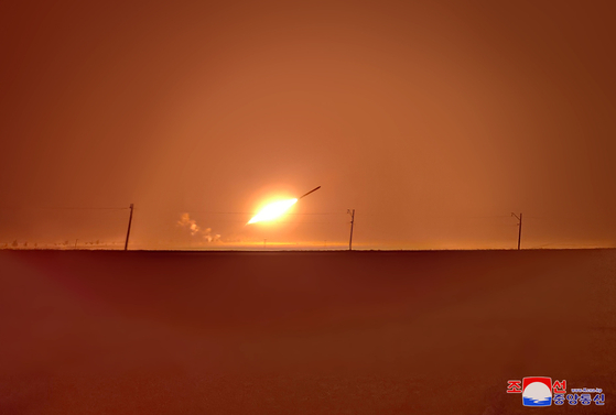 North Korea launches a “strategic” cruise missile toward the Yellow Sea on Saturday, as seen in a photo released by its official Korean Central News Agency (KCNA) on Sunday, which claimed Pyongyang successfully conducted a drill for a ″simulated tactical nuclear attack.” [YONHAP]