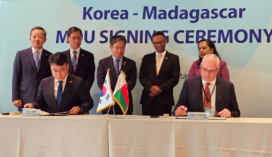 Executives of Posco International and NextSource take a photo during a signing ceremony to source graphite [POSCO INTERNATIONAL]