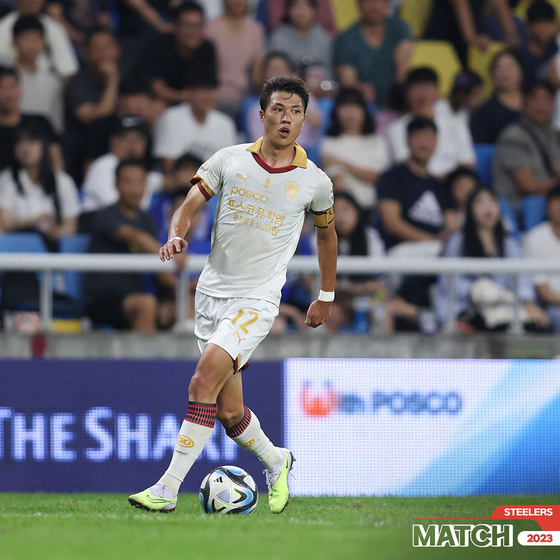 The Pohang Steelers' Kim Seung-dae dribbles the ball during a K League match against Incheon United at Incheon Football Stadium in Incheon in a photo shared on the Steelers' official Instagram account on Monday. [SCREEN CAPTURE]
