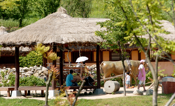 Asan's Oeam Folk Village is designated as Korea's Important Folklore Cultural Heritage [JOONGANG PHOTO]
