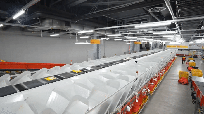 An automated sorter sorts international courier documents at DHL Express' Incheon Gateway at Incheon International Airport, which officially opened Tuesday. [DHL EXPRESS KOREA]