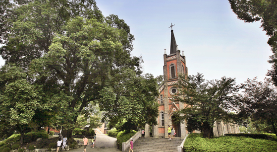 Gongseri Catholic Church in Asan city is the first catholic church in south Chungcheong. [JOONGANG PHOTO] 