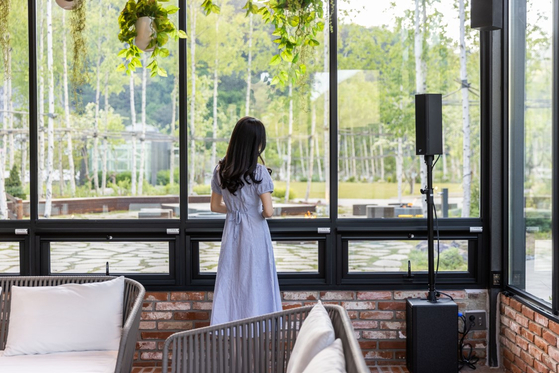 Glass House in Jeongseon County, Gangwon is a part of the resort Park Roche that offers a healing time through a sonic experience. [PARK ROCHE]