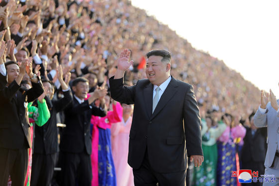 Kim Jong-un meets with North Korean who had taken part in the parade commemorating the 75th anniversary of North Korea, held on Saturday at the Kumsusan Palace of the Sun. [KOREAN CENTRAL NEWS AGENCY]