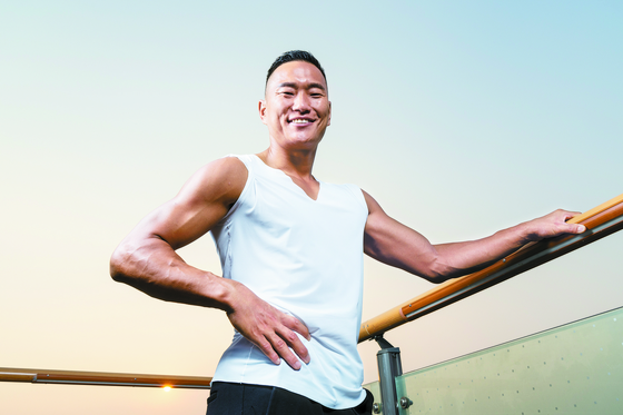 Jong Tae-se poses for a photo during an interview with the JoongAng Ilbo at Gangseo Hangang Park in western Seoul on July 21. [JOONGANG ILBO]
