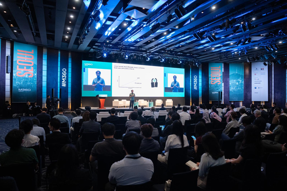Upstage CEO Kim Sung-hoon speaks at a session to talk about AI at the Mobile 360 Asia Pacific conference in Westin Josun Hotel in central Seoul on Thursday. [KT]