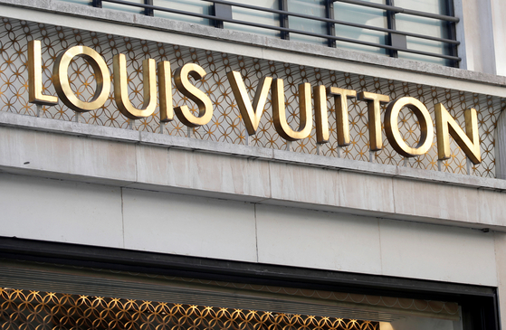 A Louis Vuitton store in Champs-Elysees avenue in Paris, France [REUTERS/YONHAP]