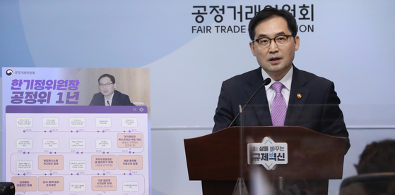 FTC Chairman Han Ki-jeong speaks at a press briefing Thursday marking his first anniversary in the chairman post at a government complex in Sejong. [NEWS1]