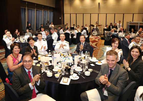 Clockwise from left, Indian Ambassador to Korea Amit Kumar and his wife Surabhi Kumar; Admiral Lee Jong-ho, chief of naval operations of Korea, and Incheon Mayor Yoo Jeong-bok, center; and the British Deputy Head of Mission in Seoul Gareth Weir, far right, applaud at the conclusion of a cultural performance at the 73rd Incheon Landing Operations Victory Ceremony at Oakwood Premier Incheon on Friday. [PARK SANG-MOON]