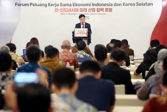 Korea International Trade Association’s Vice Chairman Jeong Marn-ki speaks at the forum to discuss future business partnerships between Korea and Indonesia at Hotel Mulia Senayan on Friday. [JOINT PRESS CORP]