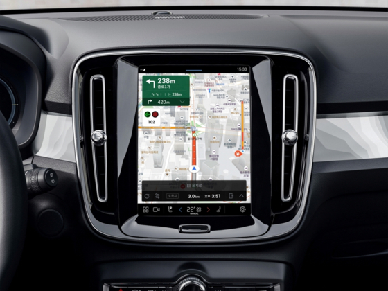 A real-time traffic light information tracker service has been newly added, which notifies the drivers how many seconds the green light left until turning red. [VOLVO CAR KOREA]